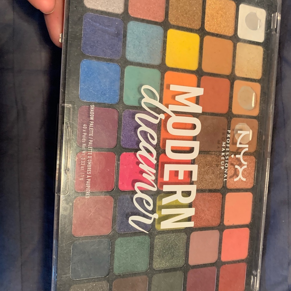 NYX Modern Dreamer Eyeshadow Palette - Vibrant Hues